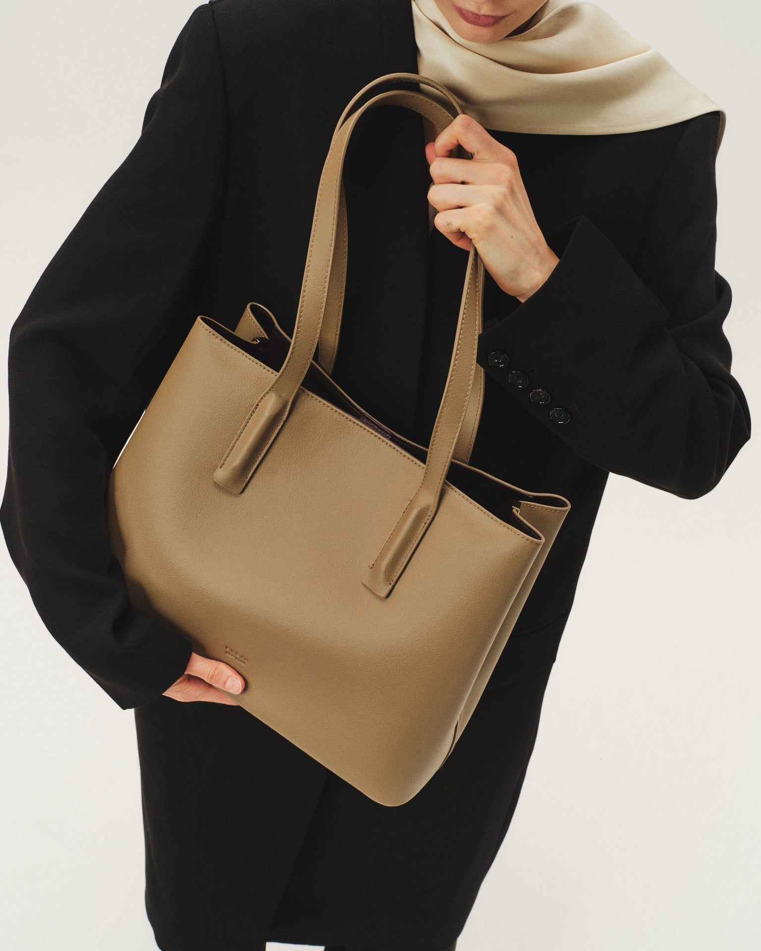 Linnea Tote Taupe - Bucano Paris