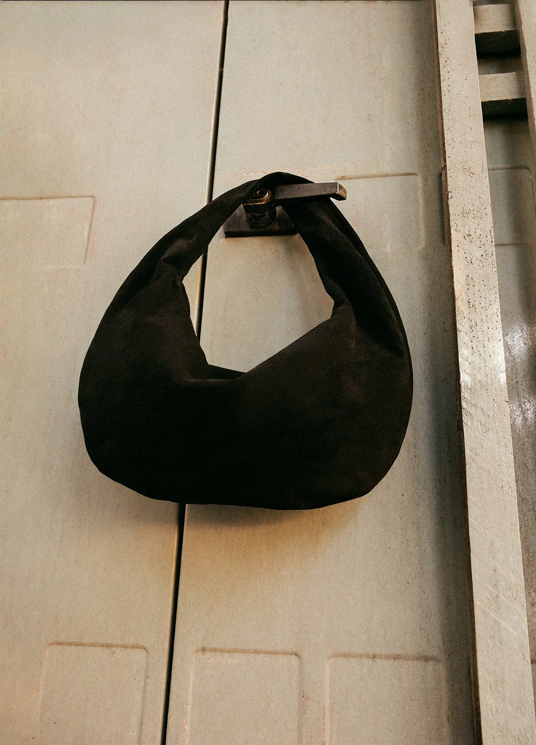 Alva Shoulder Bag Suede Black - Bucano Paris